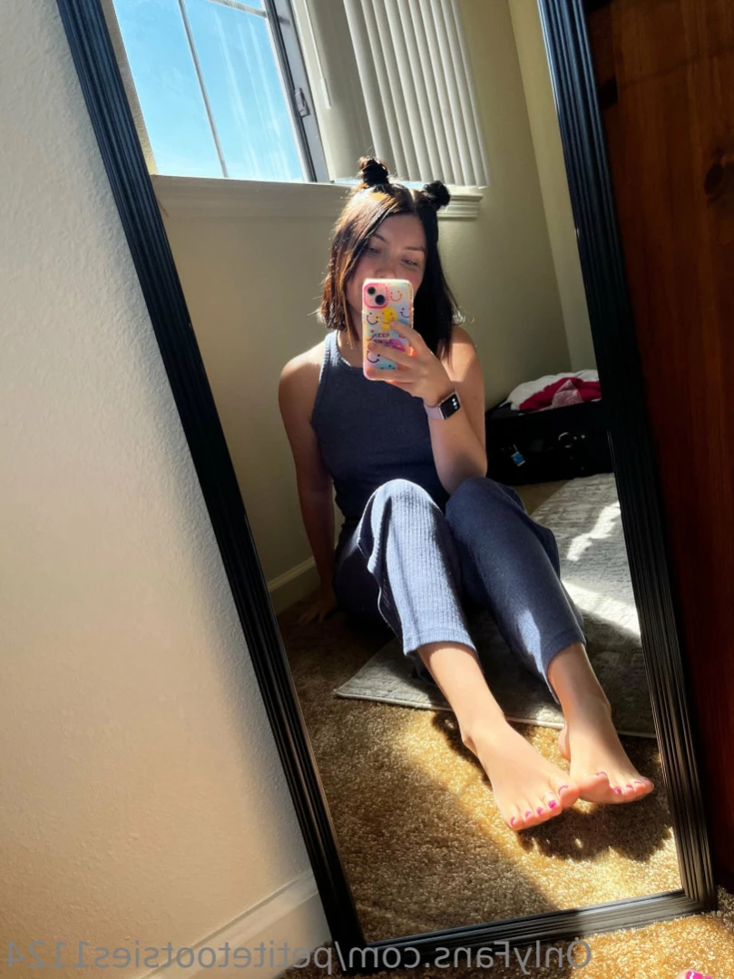 Petite Feet Penelope [ penelopestootsies739 ] Onlyfans leaked photo 12311090 on Hotleaks.tv