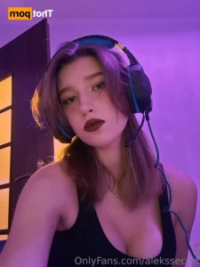15307528