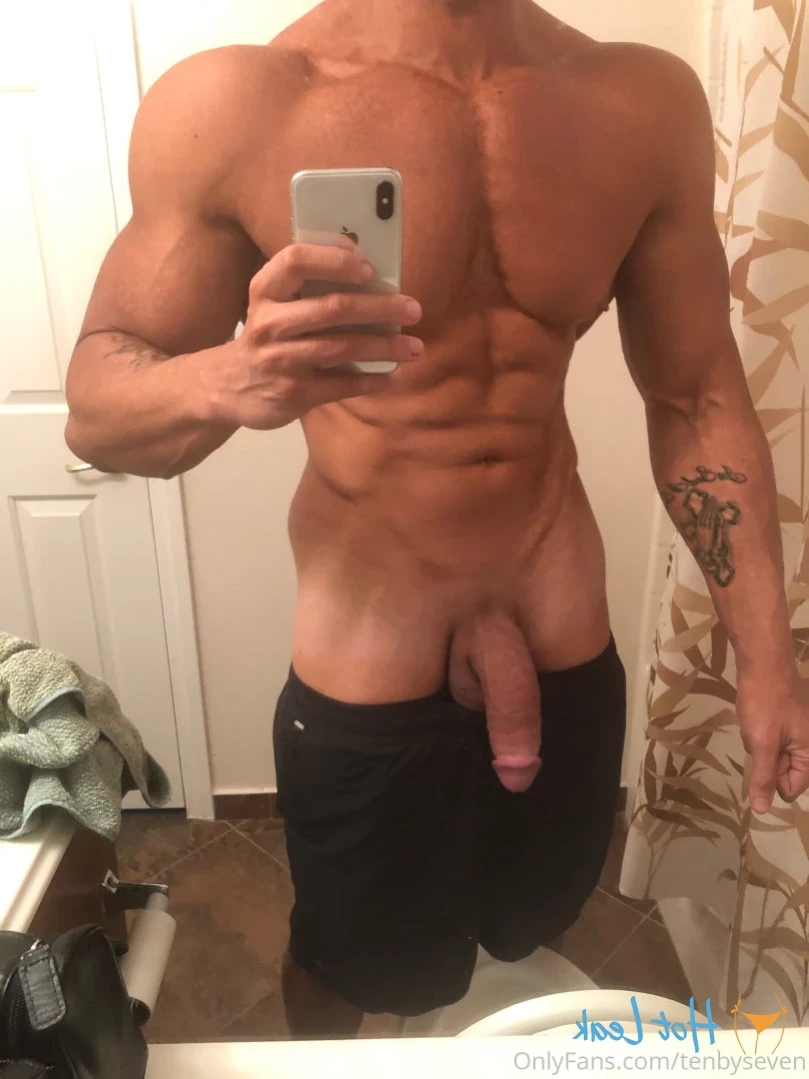 Reese ⚔️ 6'6" &amp; Hung (670+ Wall Posts) [ reesexxxl ] Onlyfans leaked photo 11939742 on Hotleaks.tv