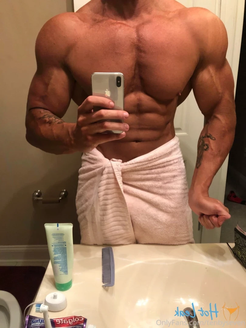 Reese ⚔️ 6'6" &amp; Hung (670+ Wall Posts) [ reesexxxl ] Onlyfans leaked photo 11947273 on Hotleaks.tv