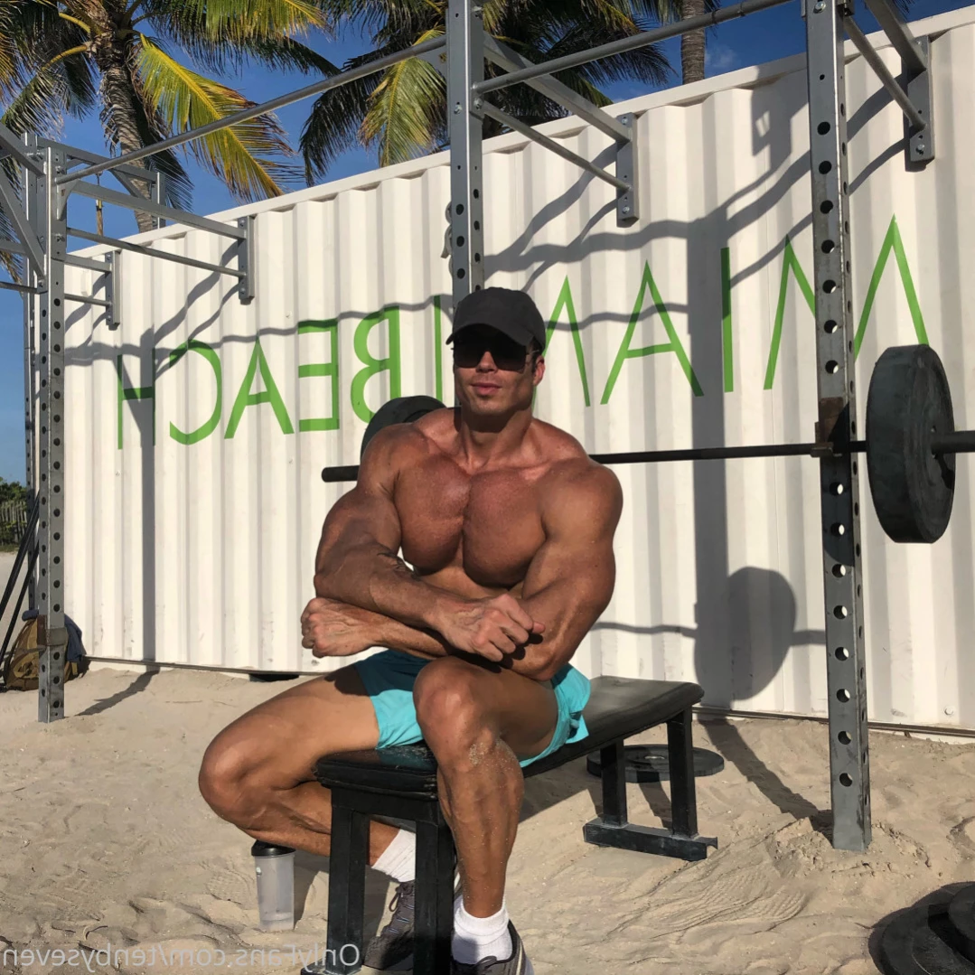 Reese ⚔️ 6'6" &amp; Hung (670+ Wall Posts) [ reesexxxl ] Onlyfans leaked photo 11963260 on Hotleaks.tv