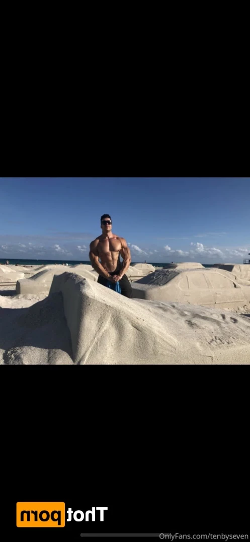 Reese ⚔️ 6'6" &amp; Hung (670+ Wall Posts) [ reesexxxl ] Onlyfans leaked photo 11964127 on Hotleaks.tv