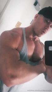 Reese ⚔️ 6'6" &amp; Hung (670+ Wall Posts) [ reesexxxl ] Onlyfans leaked video 13294690 on Hotleaks.tv