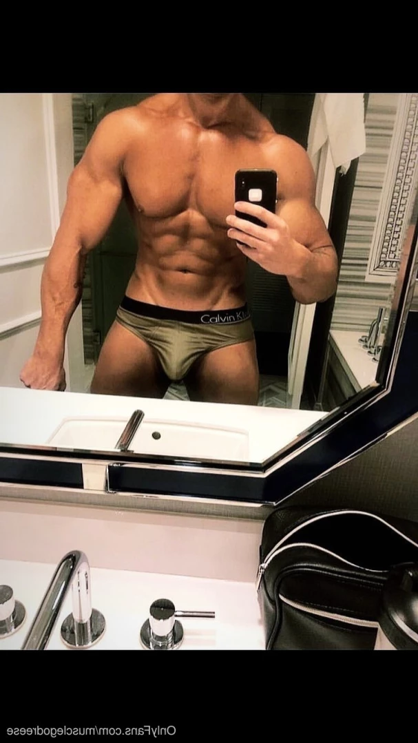 Reese ⚔️ 6'6" &amp; Hung (670+ Wall Posts) [ reesexxxl ] Onlyfans leaked photo 14666975 on Hotleaks.tv