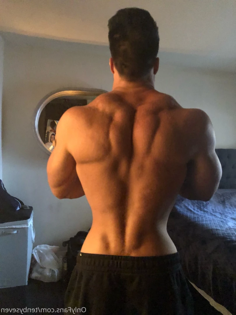 Reese ⚔️ 6'6" &amp; Hung (670+ Wall Posts) [ reesexxxl ] Onlyfans leaked photo 15633117 on Hotleaks.tv