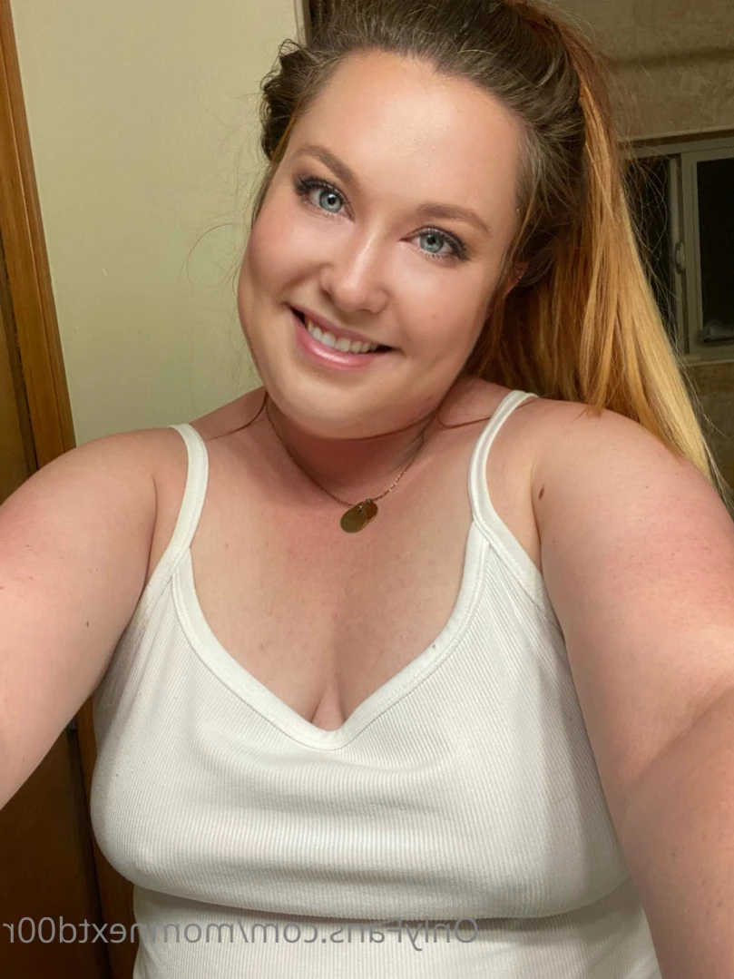 Mom Next Door 💋💕 Let’s Sext [ momnextd00r ] Onlyfans leaked photo 14225084 on Hotleaks.tv
