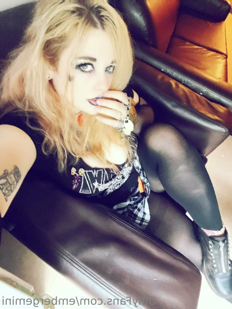 Ember Gemini [ embergemini ] Onlyfans leaked photo 11780520 on Hotleaks.tv