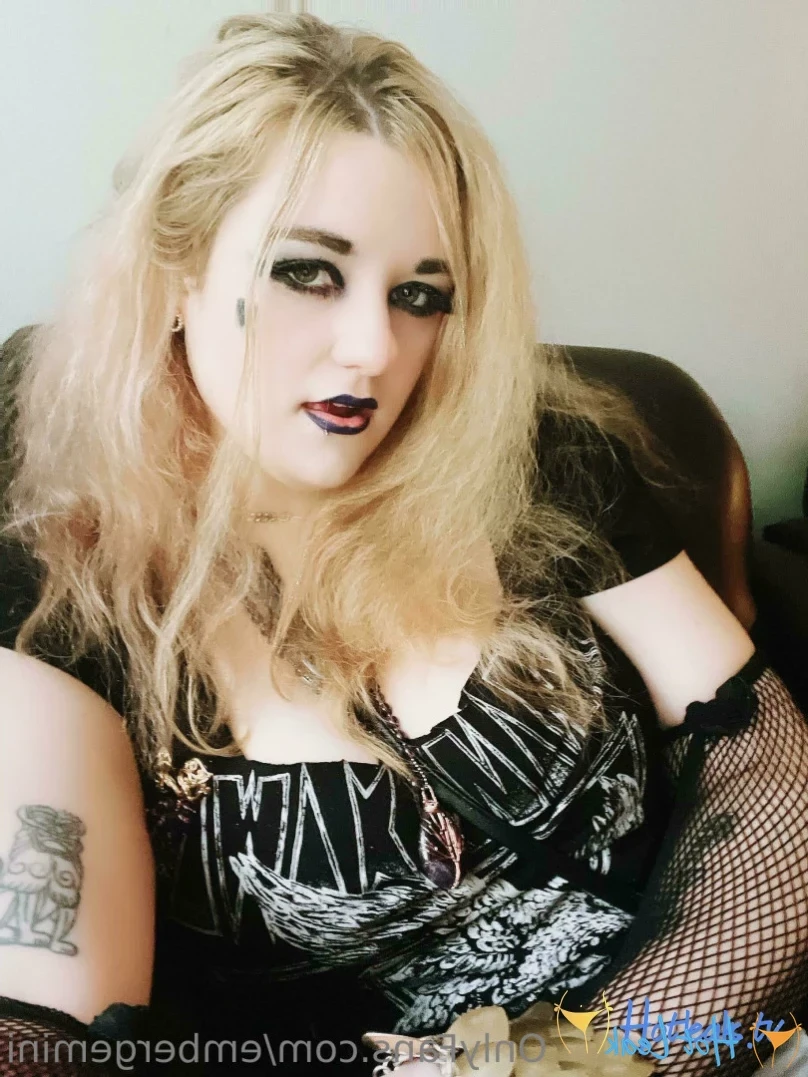 Ember Gemini [ embergemini ] Onlyfans leaked photo 12058356 on Hotleaks.tv