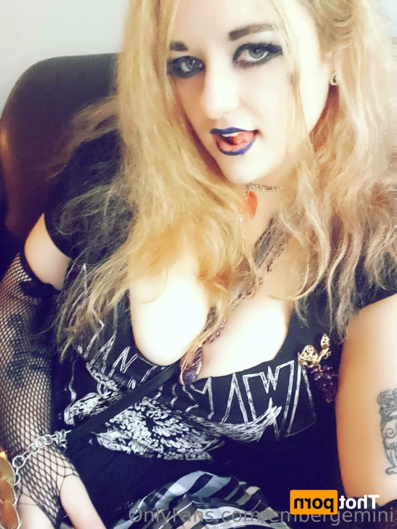 Ember Gemini [ embergemini ] Onlyfans leaked photo 12068899 on Hotleaks.tv
