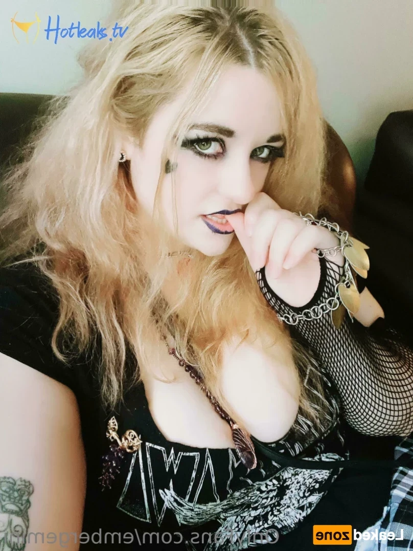 Ember Gemini [ embergemini ] Onlyfans leaked photo 14810965 on Hotleaks.tv