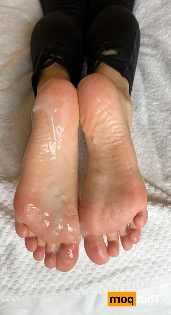 crazyforfeet [ crazzzyforfeet ] Onlyfans leaked photo 13074533 on Hotleaks.tv