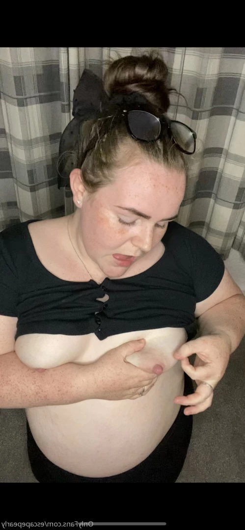 ᴘʀᴇɢɴᴀɴᴛ ᴘᴇᴀʀʟʏ 🍓 [ escapepearly ] Onlyfans leaked photo 14146042 on Hotleaks.tv