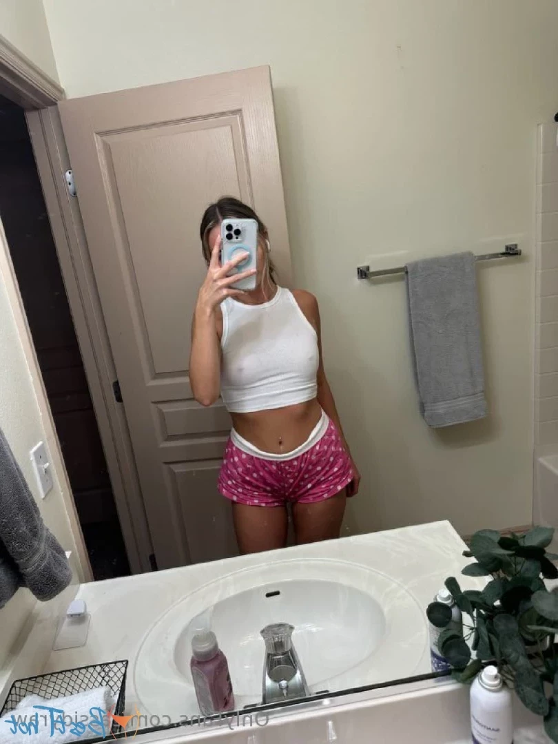 Freshman living @ home 🤪💖 lets link [ cassidyraw ] Onlyfans leaked photo 18630179 on Hotleaks.tv