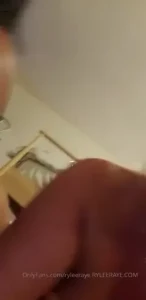 10717916