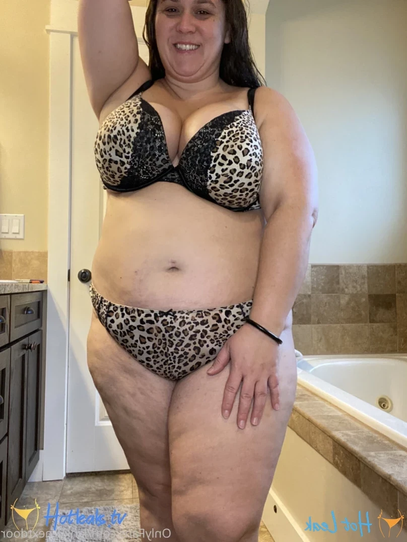kinky_wife_nextdoor [ kinky_nextdoor ] Onlyfans leaked photo 11965646 on Hotleaks.tv