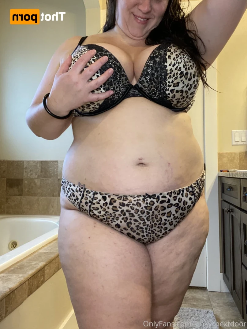 kinky_wife_nextdoor [ kinky_nextdoor ] Onlyfans leaked photo 14932146 on Hotleaks.tv