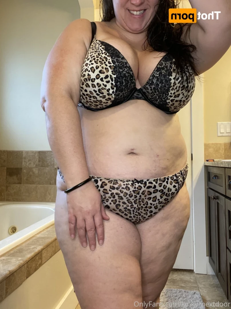kinky_wife_nextdoor [ kinky_nextdoor ] Onlyfans leaked photo 15015176 on Hotleaks.tv
