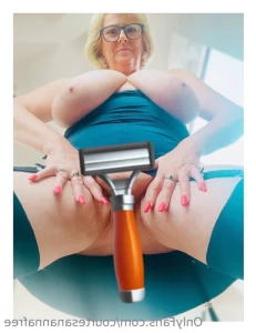 16318018