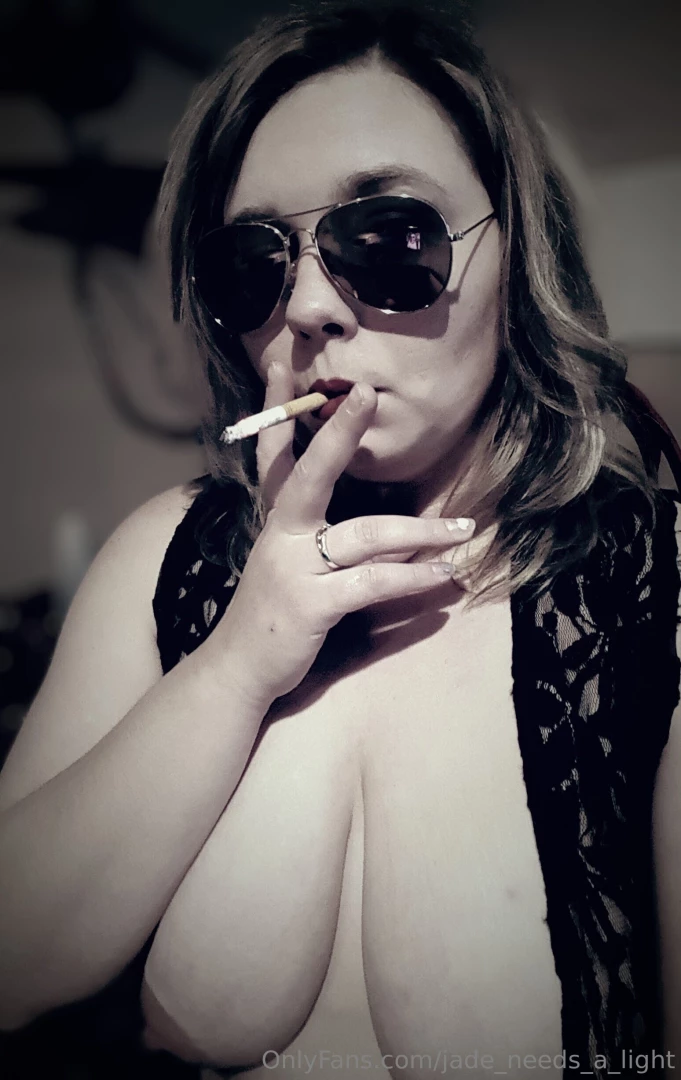 jade_needs_a_light Onlyfans leaked photo 18590422 on Hotleaks.tv