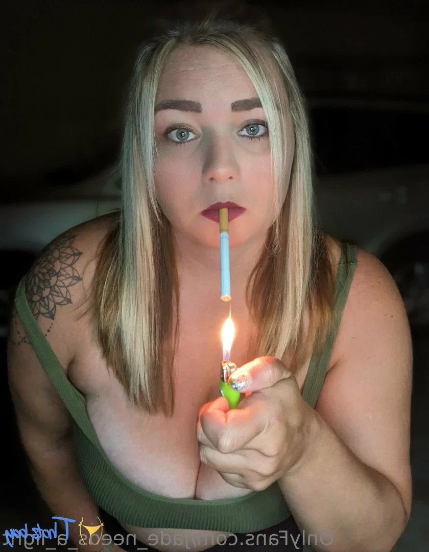 jade_needs_a_light Onlyfans leaked photo 18594148 on Hotleaks.tv