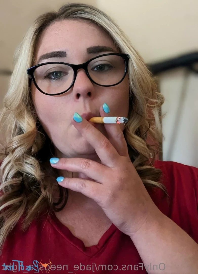 jade_needs_a_light Onlyfans leaked photo 18594439 on Hotleaks.tv
