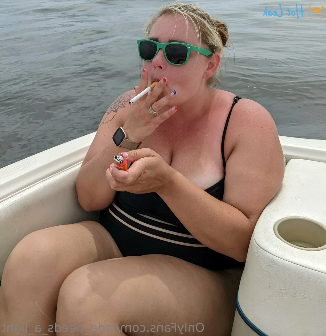 jade_needs_a_light Onlyfans leaked photo 18594601 on Hotleaks.tv