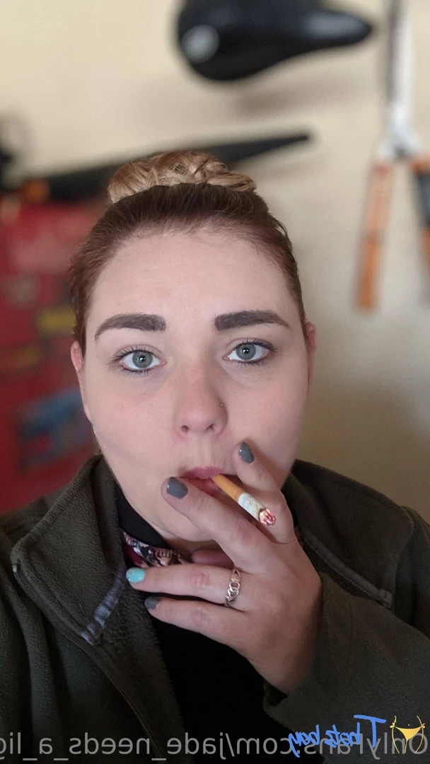 jade_needs_a_light Onlyfans leaked photo 18595448 on Hotleaks.tv