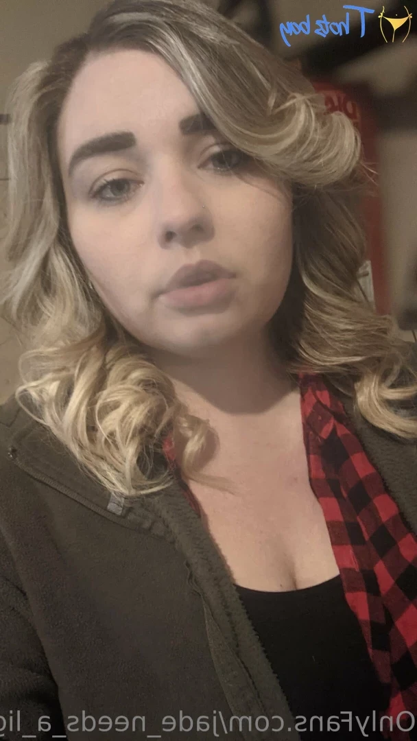 jade_needs_a_light Onlyfans leaked photo 18596273 on Hotleaks.tv
