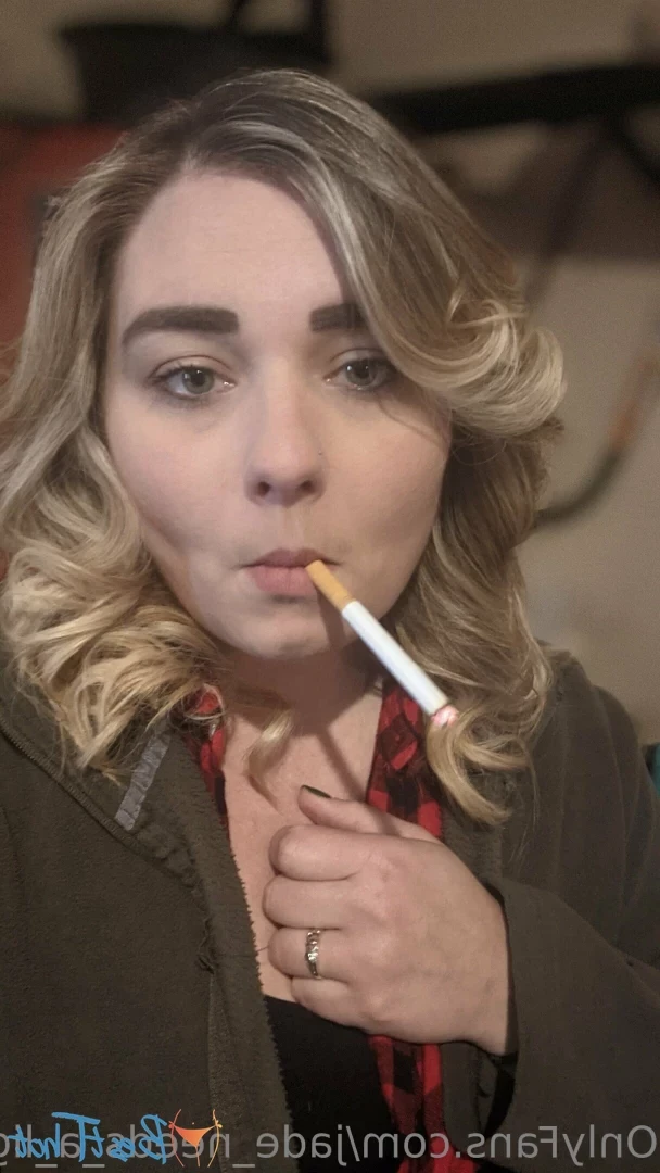 jade_needs_a_light Onlyfans leaked photo 18596274 on Hotleaks.tv