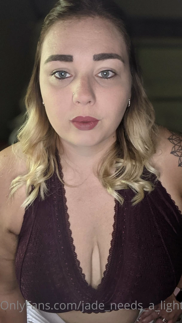jade_needs_a_light Onlyfans leaked photo 18597005 on Hotleaks.tv