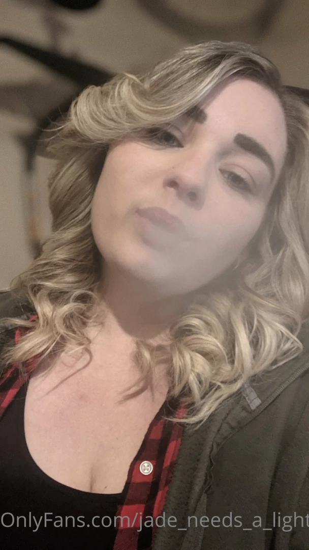jade_needs_a_light Onlyfans leaked photo 18598077 on Hotleaks.tv