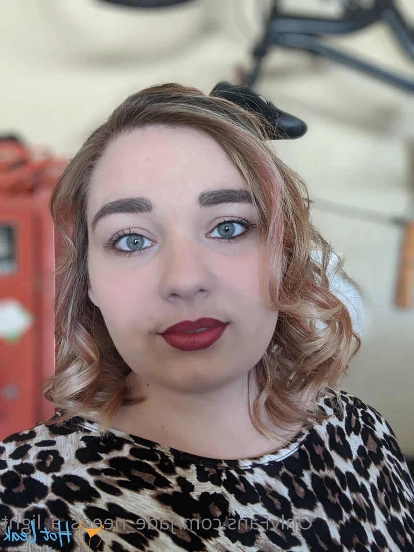 jade_needs_a_light Onlyfans leaked photo 18598296 on Hotleaks.tv