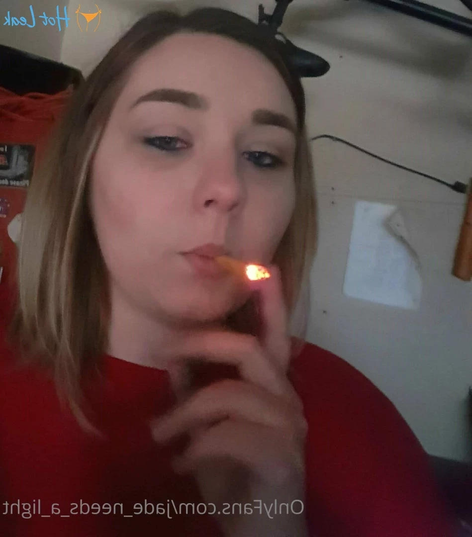 jade_needs_a_light Onlyfans leaked photo 18598886 on Hotleaks.tv