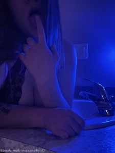1086349