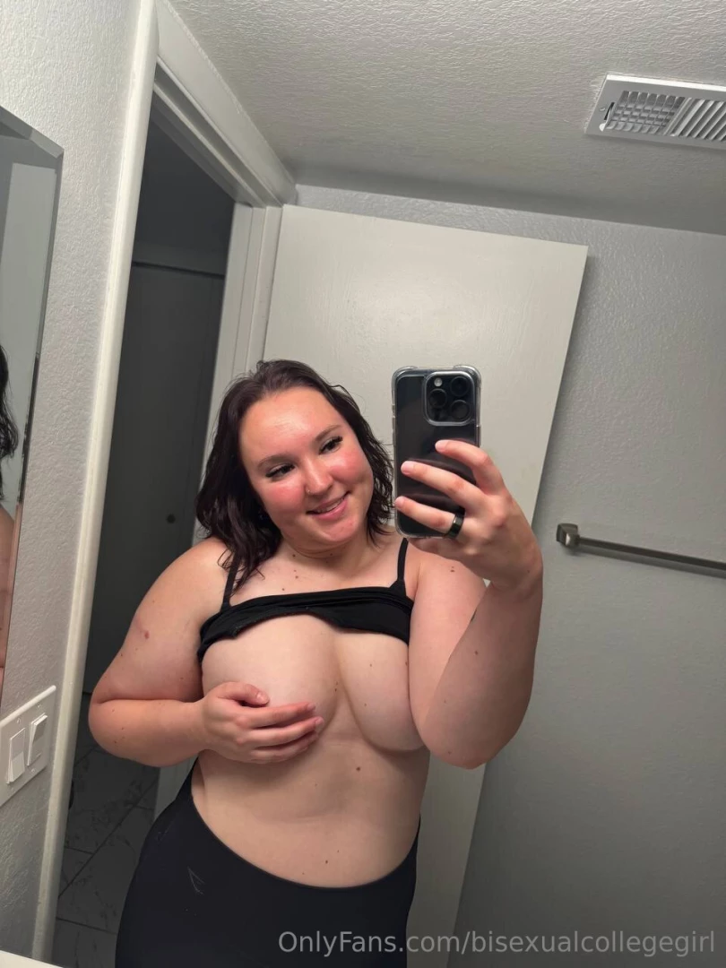XXX Bisexual College Girl 😈 [ bisexualcollegegirl ] Onlyfans leaked photo 18557861 on Hotleaks.tv