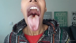 Giantess Goldenlace [ gtsgoldenlace ] Onlyfans leaked video 18058136 on Hotleaks.tv