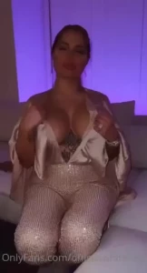 WhiteBee [ officialwhitebee ] Onlyfans leaked video 17991737 on Hotleaks.tv