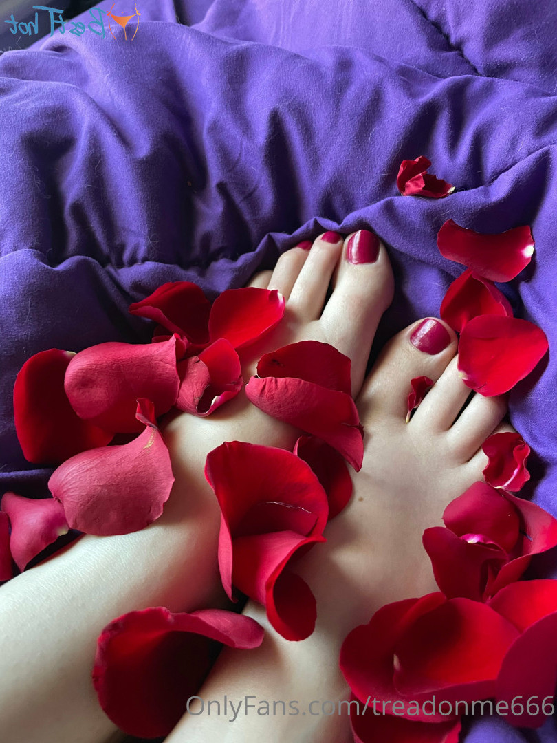 Please tread on me [ pleasetreadonme ] Onlyfans leaked photo 17298059 on Hotleaks.tv