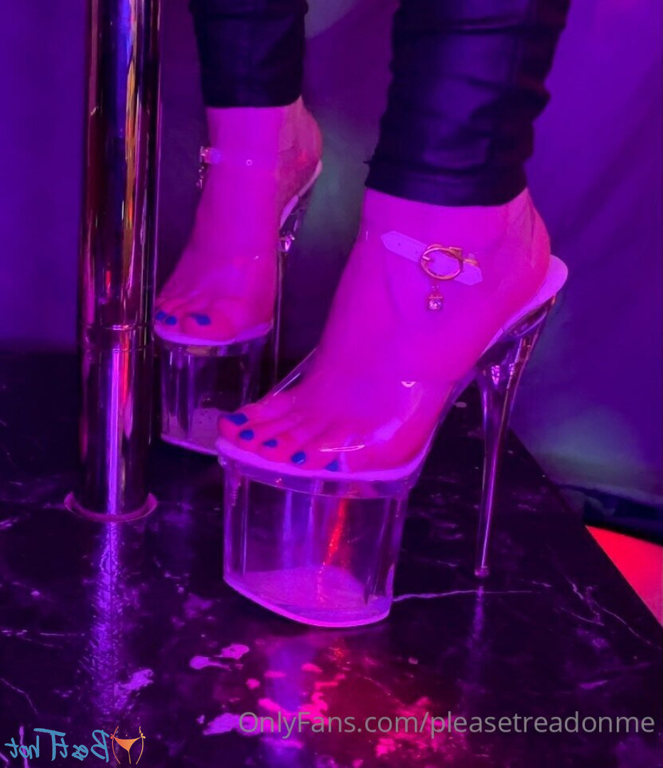 Please tread on me [ pleasetreadonme ] Onlyfans leaked photo 17298114 on Hotleaks.tv