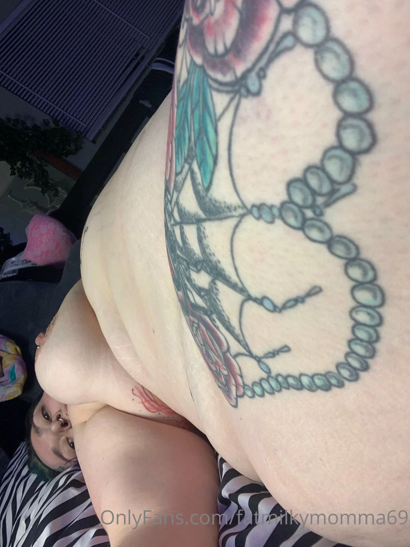 fatmilkymomma69 Onlyfans leaked photo 18320547 on Hotleaks.tv