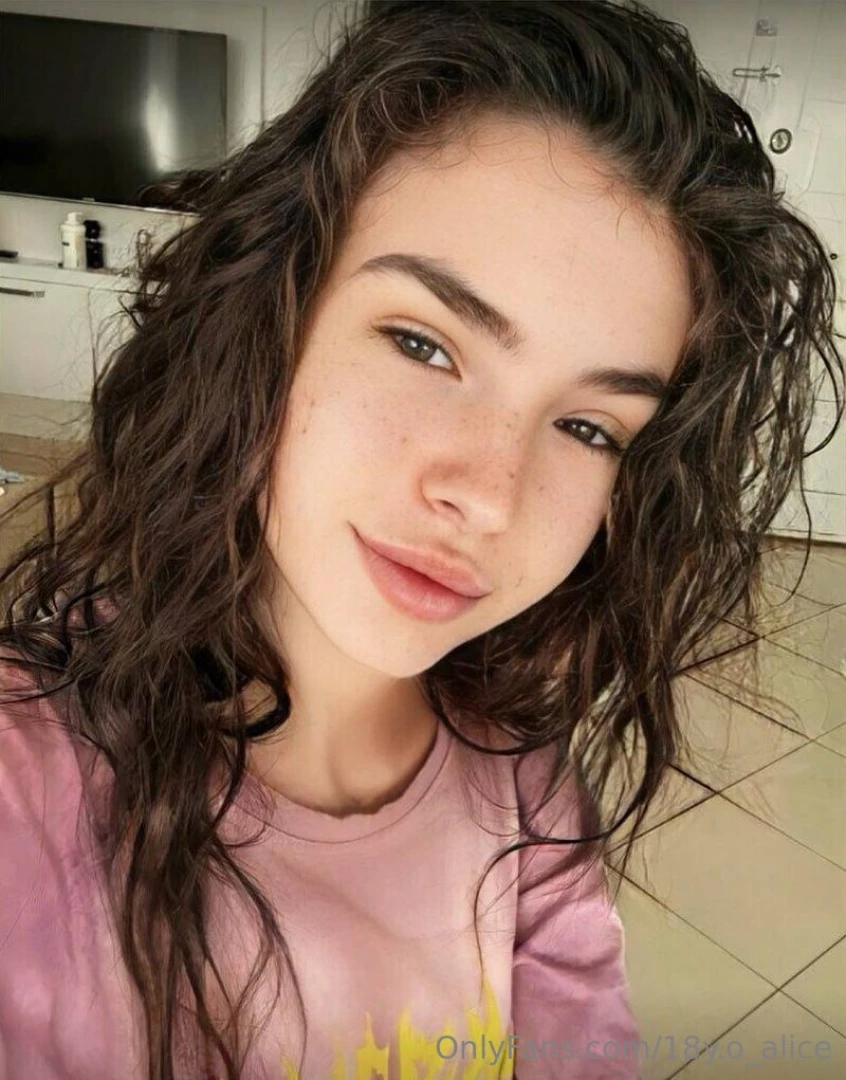 18y.o_alice [ 18y-o-alice ] Onlyfans leaked photo 18228037 on Hotleaks.tv