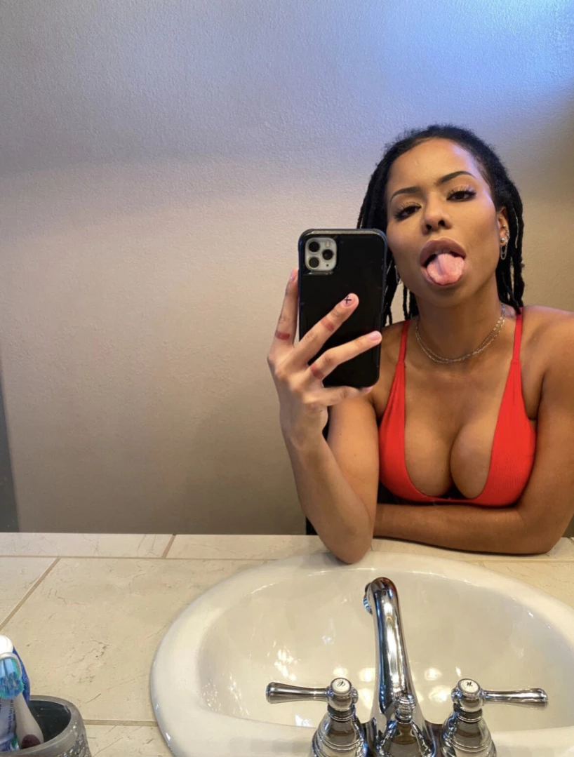 Kira Noir [ thekiranoir ] Onlyfans leaked photo 12648629 on Hotleaks.tv