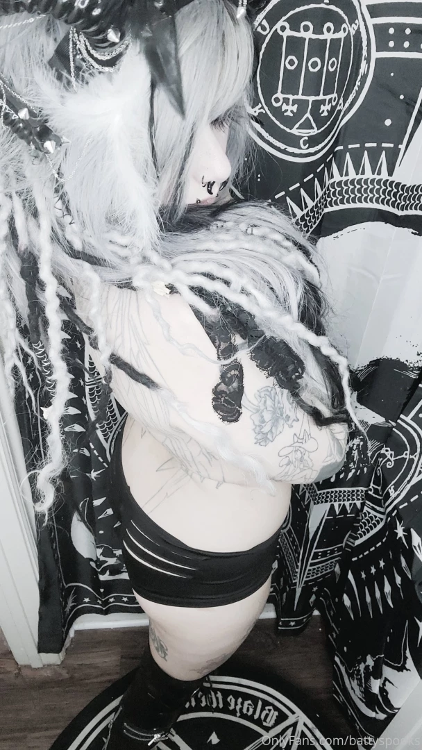 battyspooks Onlyfans leaked photo 18390560 on Hotleaks.tv
