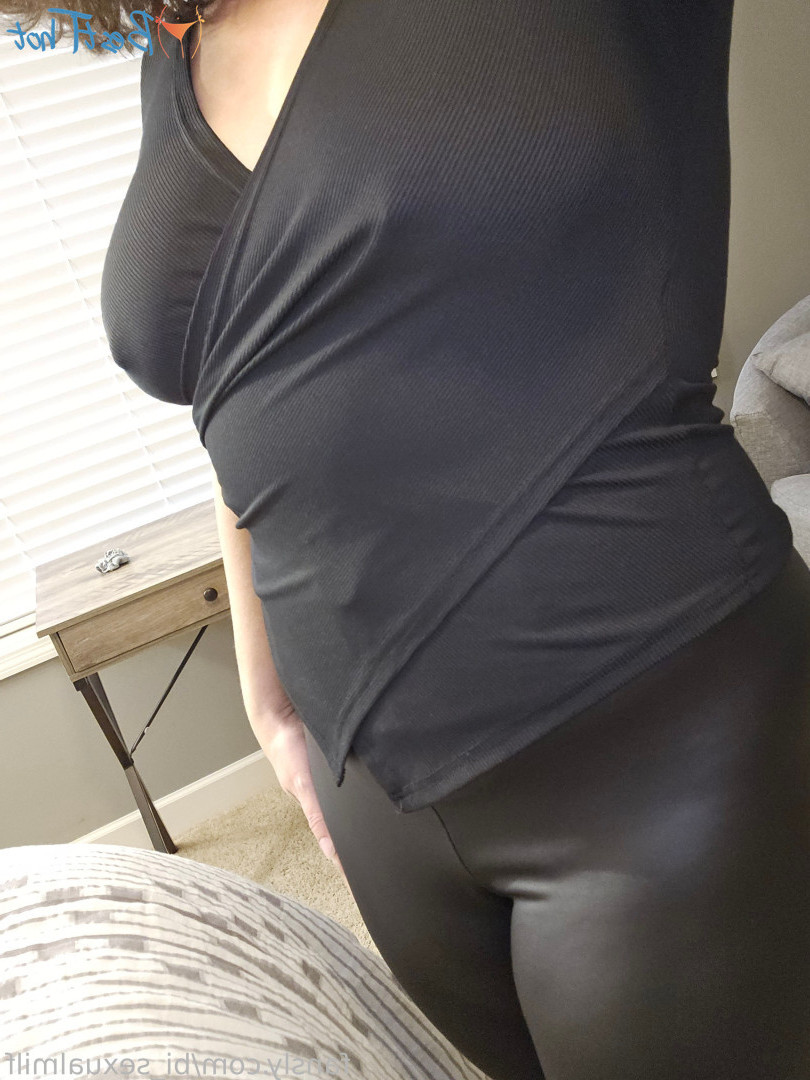 bi_sexualmilf [ bi-sexualmilf ] Onlyfans leaked photo 18412944 on Hotleaks.tv