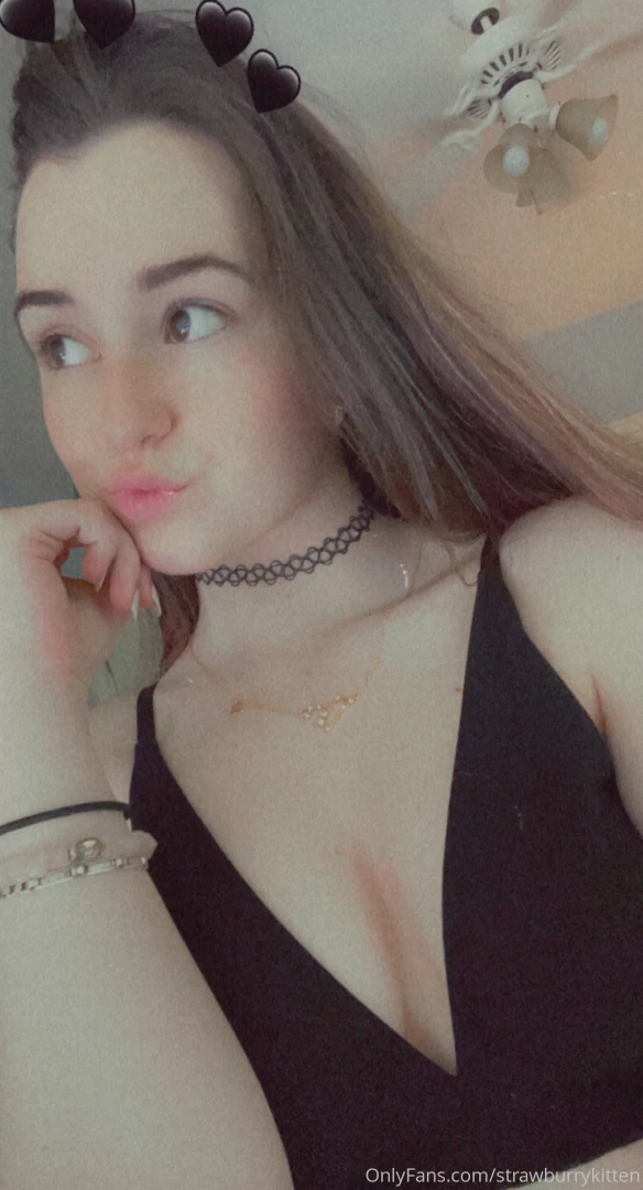 strawburrykitten Onlyfans leaked photo 18399212 on Hotleaks.tv