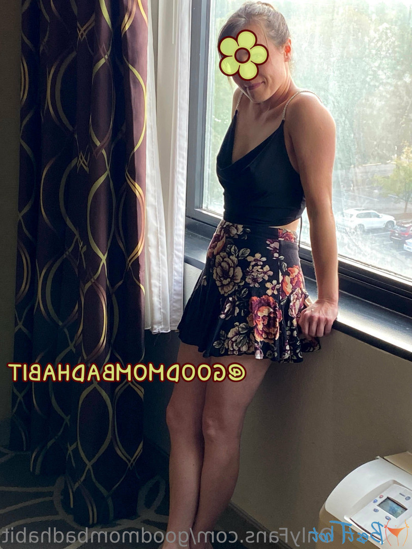 goodmombadhabit Onlyfans leaked photo 18418514 on Hotleaks.tv