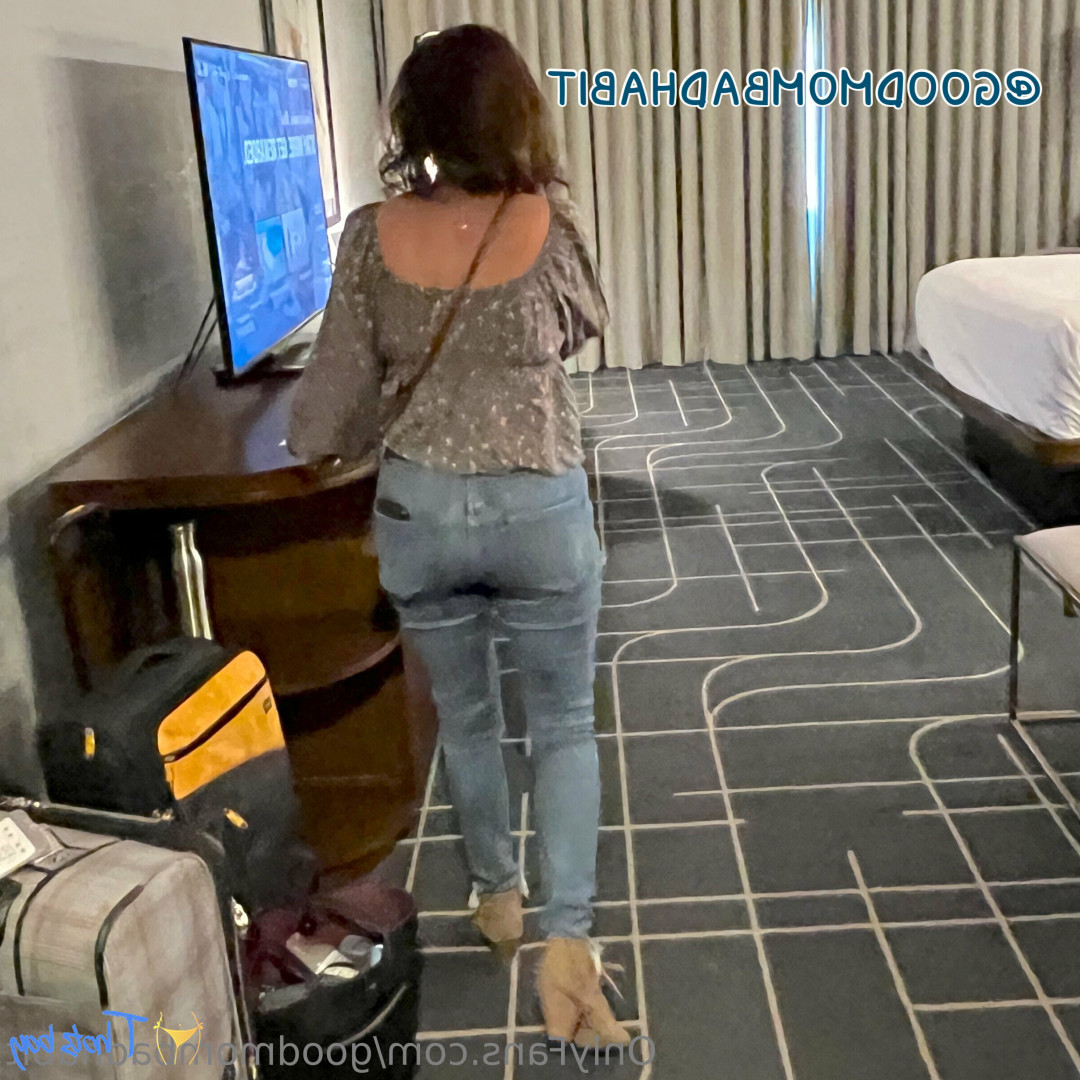 goodmombadhabit Onlyfans leaked photo 18418518 on Hotleaks.tv