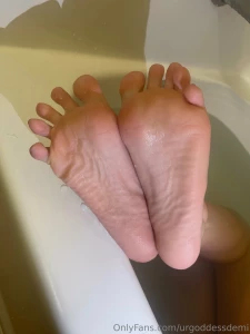 18437825
