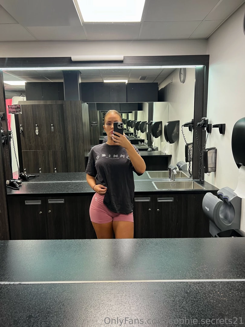 sophie.secrets21 [ sophie-secrets21 ] Onlyfans leaked photo 18449012 on Hotleaks.tv