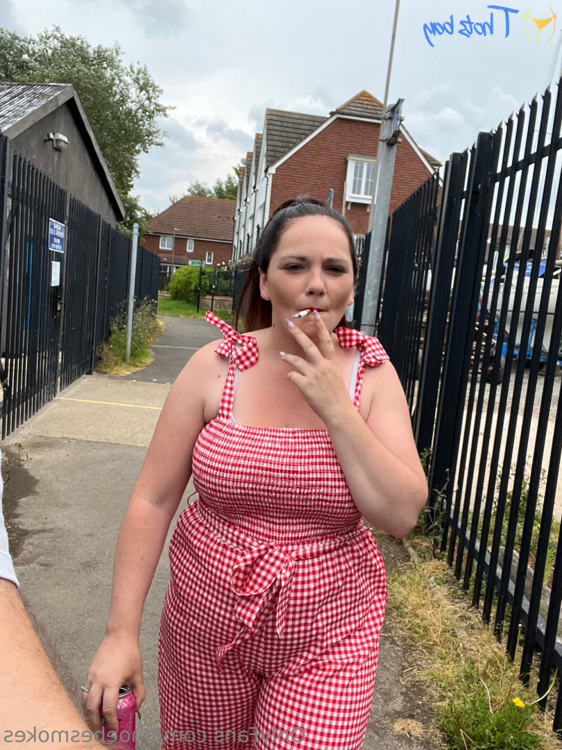 phoebesmokes Onlyfans leaked photo 18457898 on Hotleaks.tv